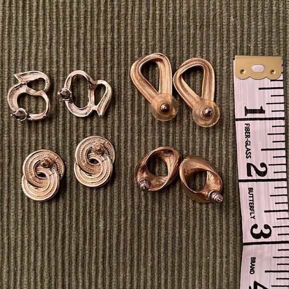 4 pair of  gold colored earrings Swirly & sophisticated EVC - Picture 7 of 11